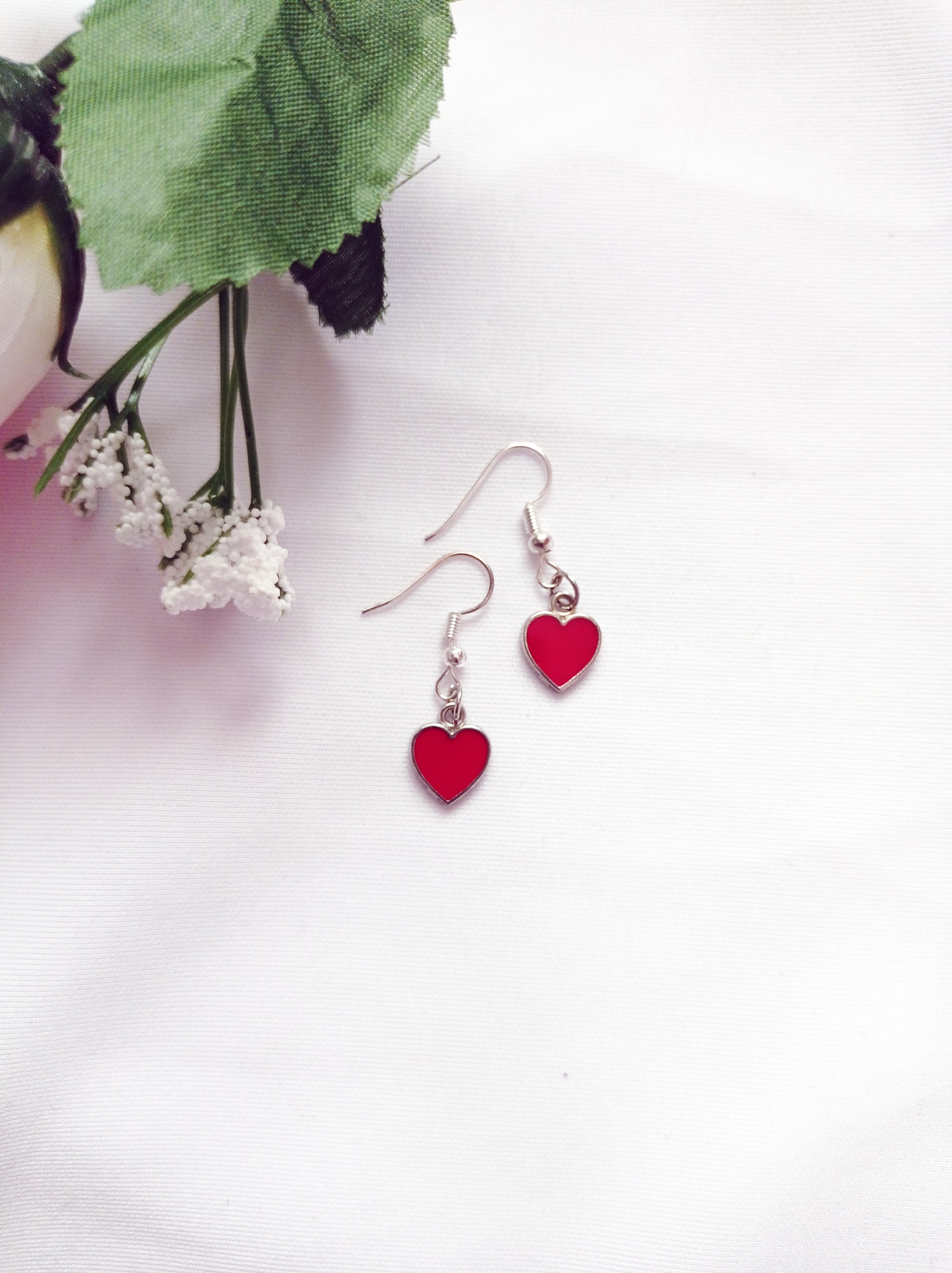 Aretes Corazones Rojos Clásicos, inspirados en la Reina de Corazones | lovedbynlanla