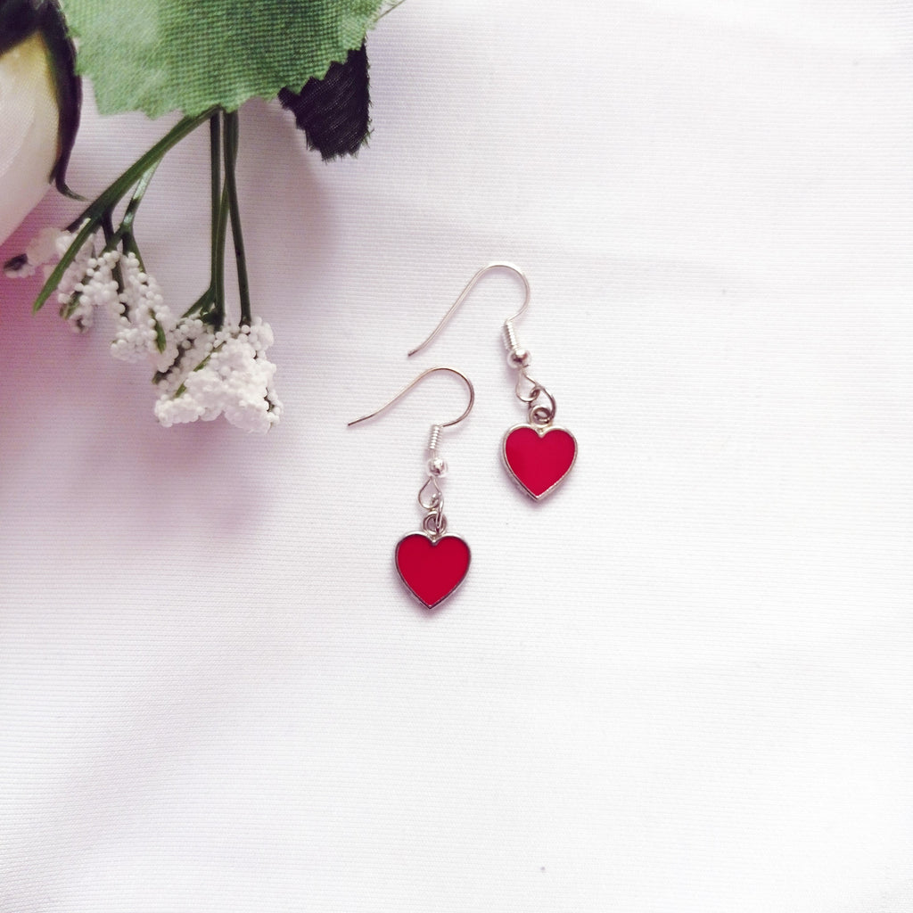 Aretes Corazones Rojos Clásicos, inspirados en la Reina de Corazones | lovedbynlanla